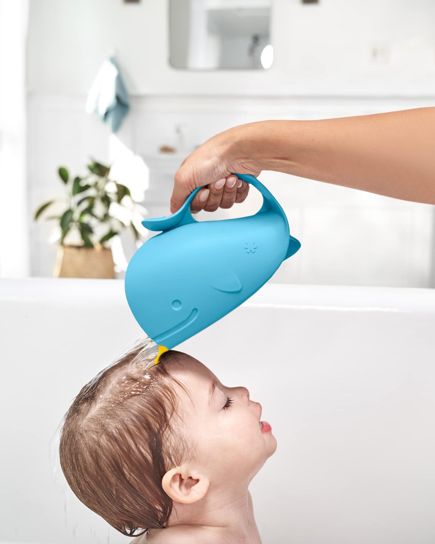 Skip Hop Baby Bath Rinse Cup, Moby Tear-Free Waterfall Rinser, Blue